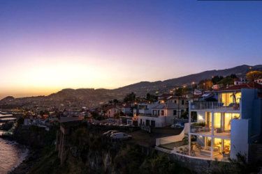 M732 Frontview by night