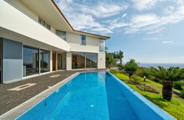 M761 Pool with terrace