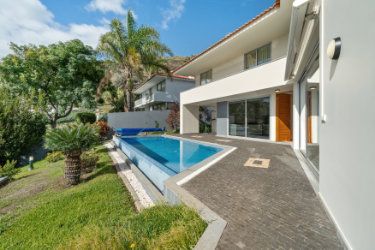 M761 Pool with terrace