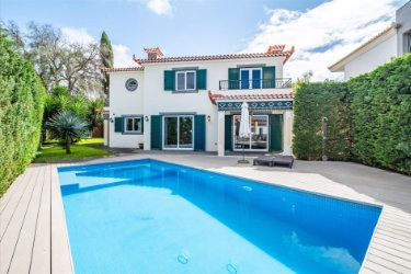 M771 House with Pool and Garden