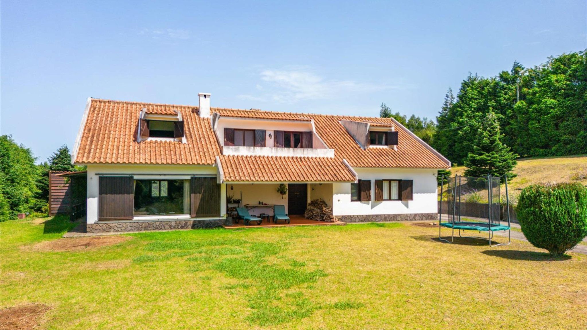 M704 House with Garden