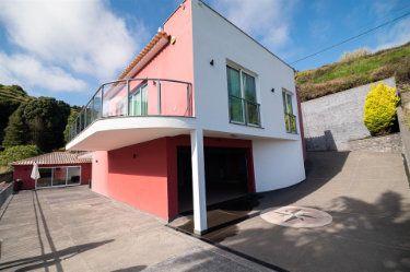 M679 Haus mit Terrasse